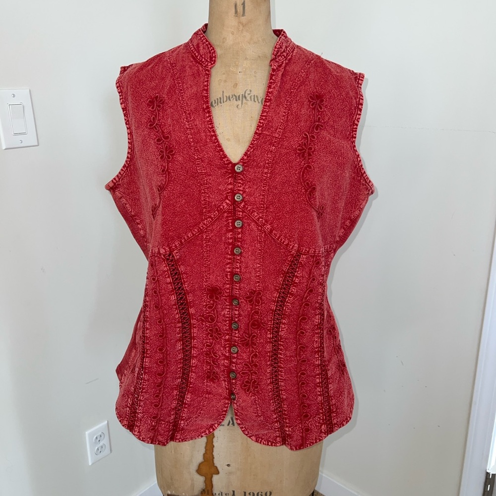 Scully Red Sleeveless Embroidered Button-Front Top